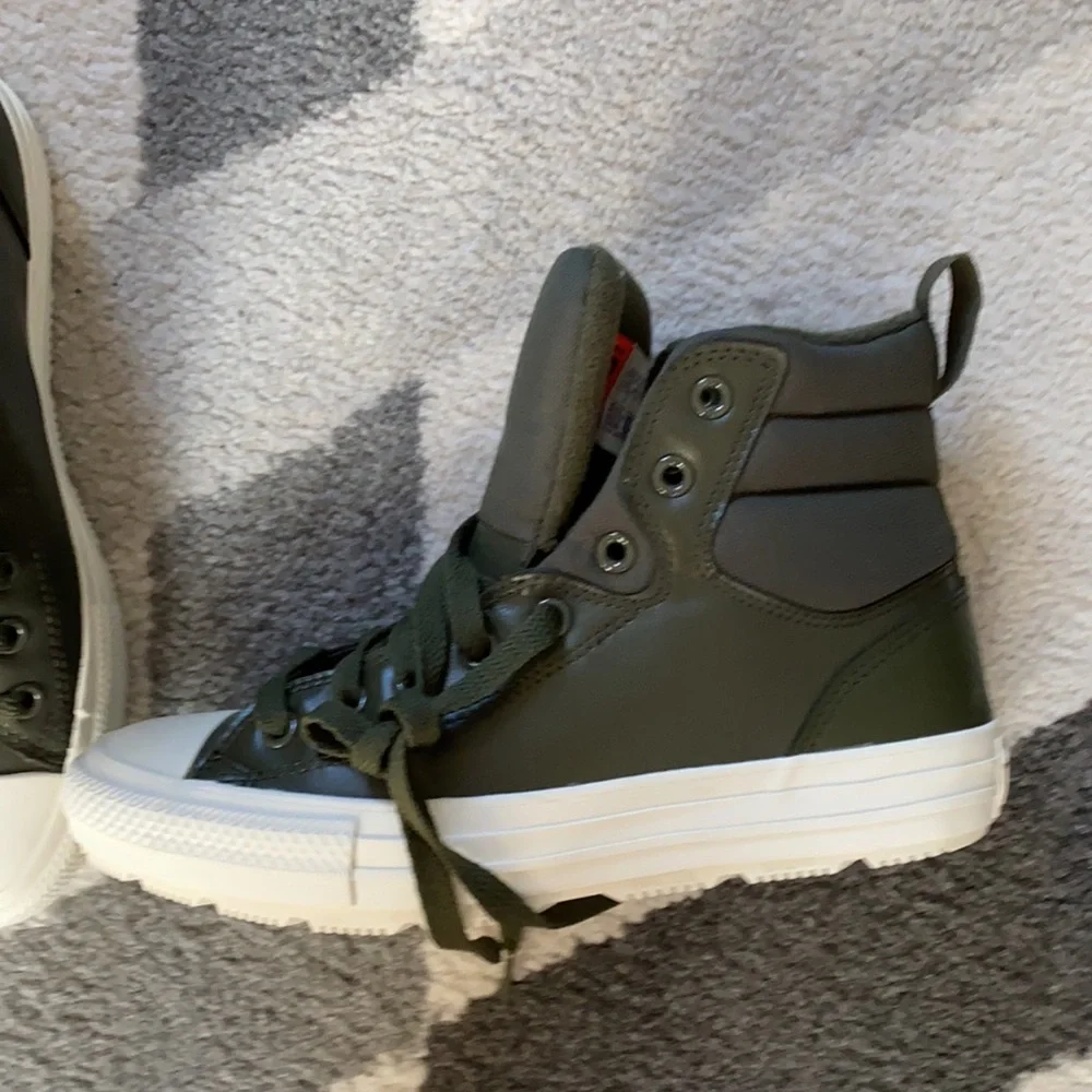 Convers - Picture 2 of 3